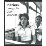 Pioniers. Fotografie door vrouwen | Elwin Hendrikse, Saskia Asser | 9789462088474 | nai010, Nationaal Archief